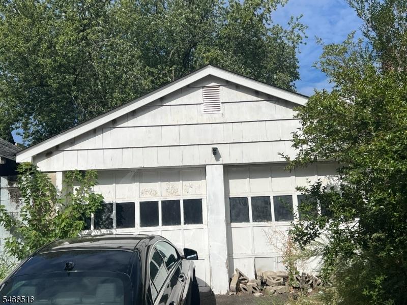 detached garage