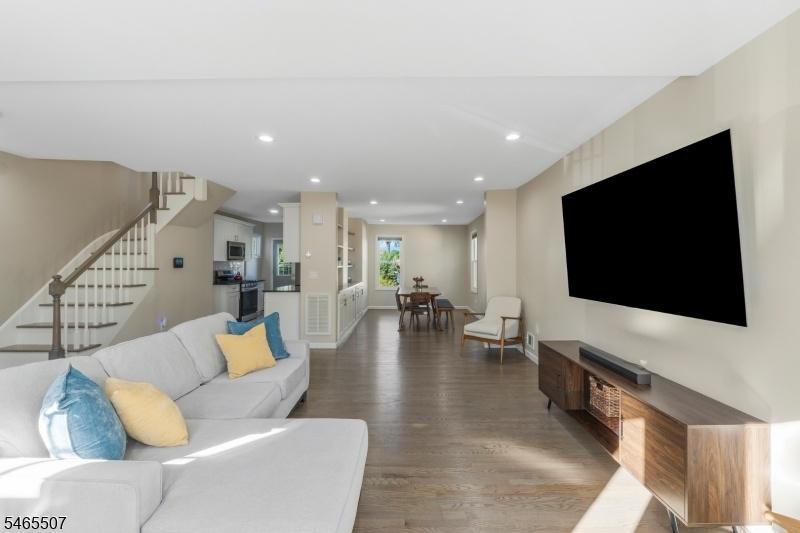LIVING/DINING ROOM