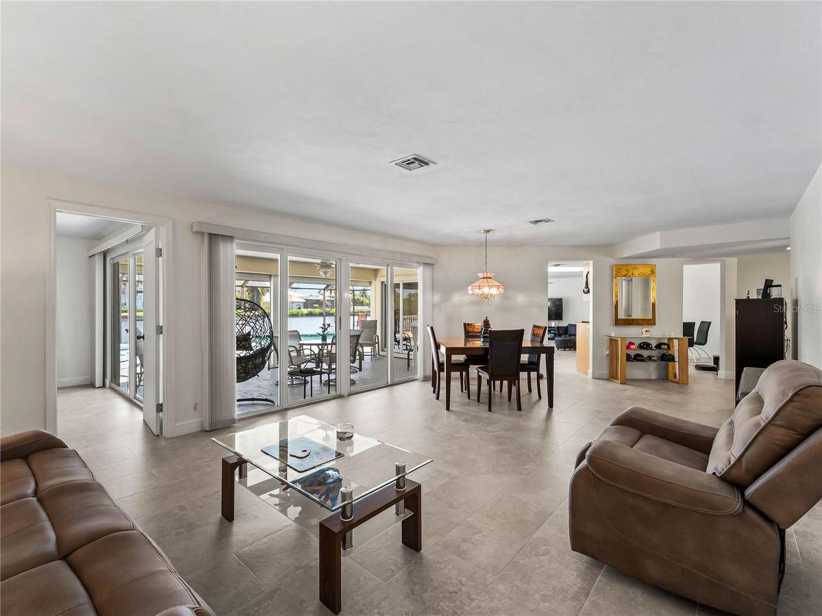 GreatRoom_2903rdStreet_BonitaSprings_OpenConcept_LanaiView.jpg