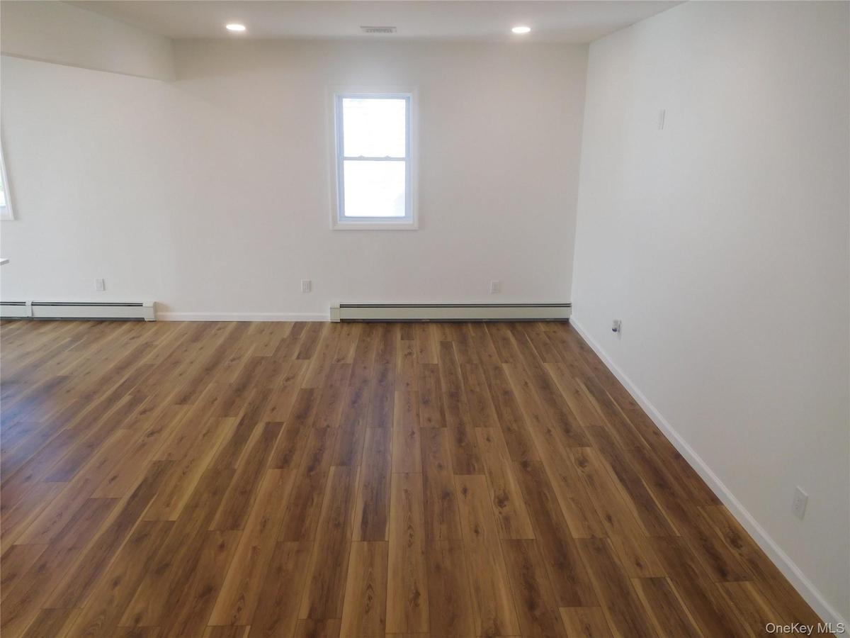 LARGE LIVING ROOM