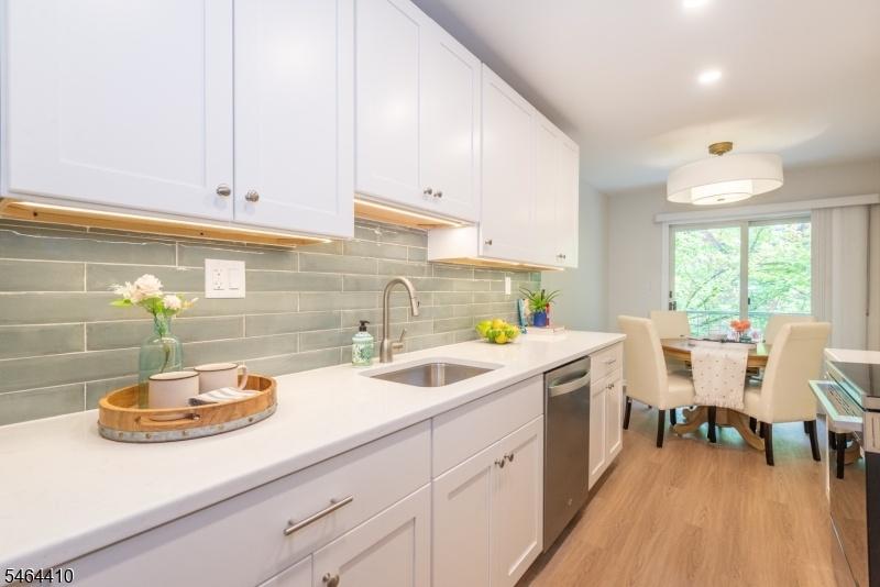 Eat-in Kitchen