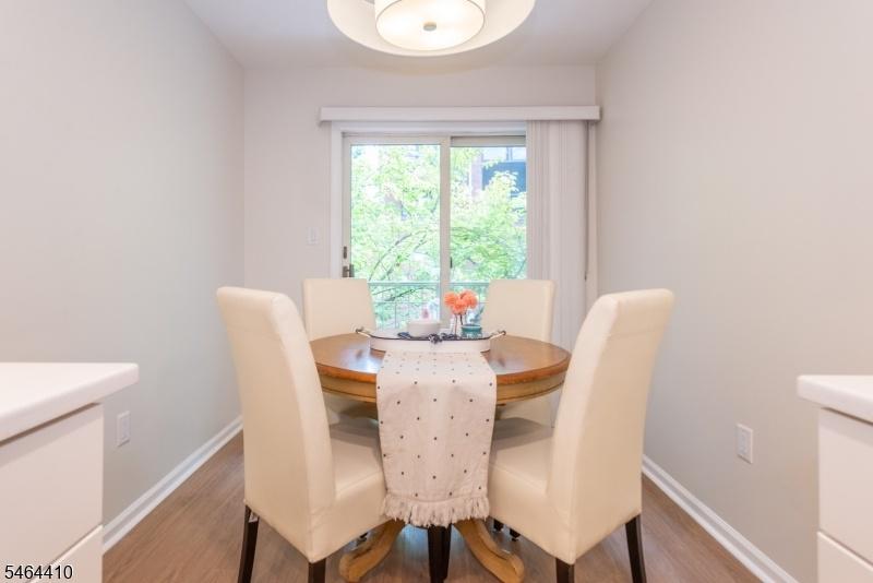 Eat-in Kitchen