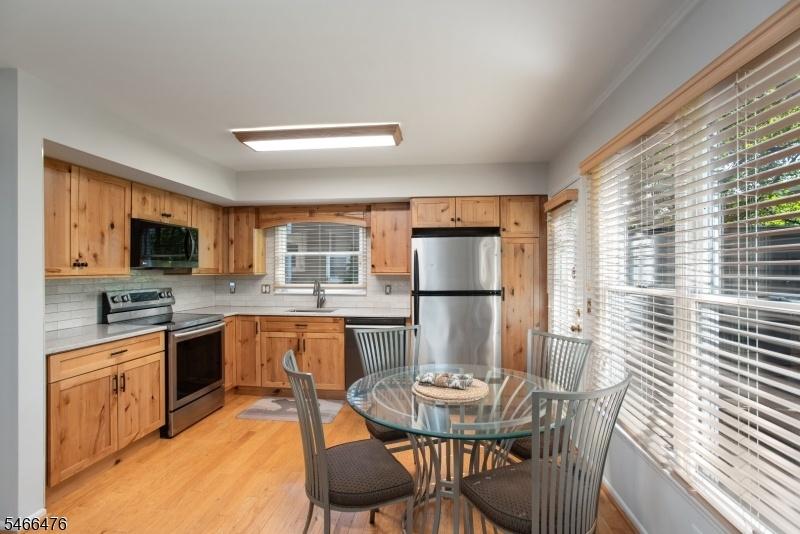 Eat-In Kitchen