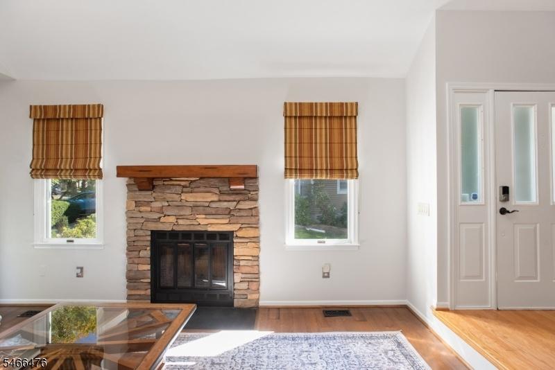 LR w/wood burning Fireplace