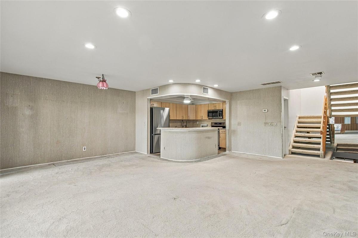 Living room/ dining