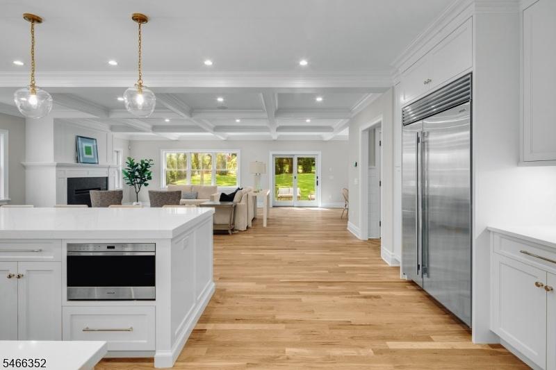 Kitchen & Sitting Area