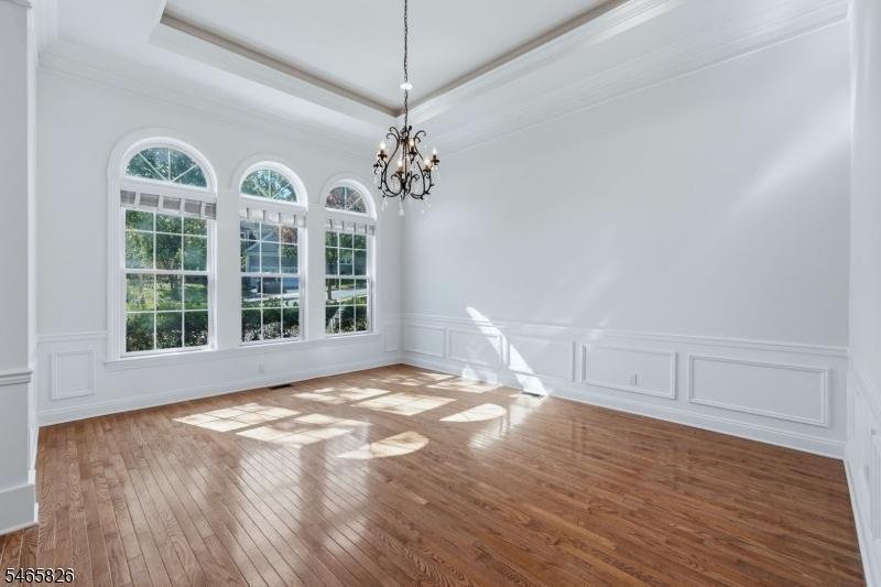 Formal Dining Rm/ Tray Ceiling
