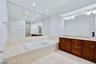Primary Ensuite/Soaking Tub