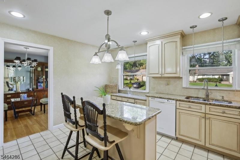 Kitchen w/ Center Island