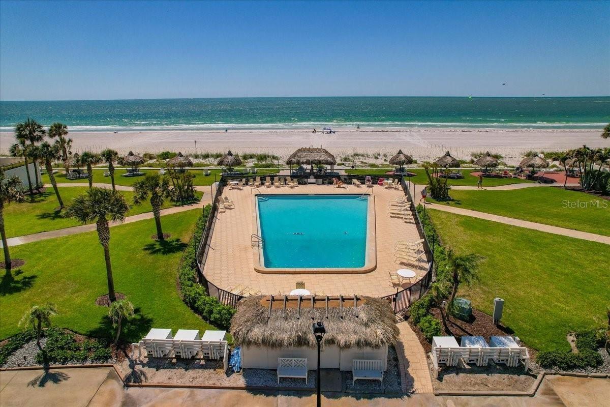 ENJOY THE SANDY WHITE BEACH AS YOUR BACKYARD!