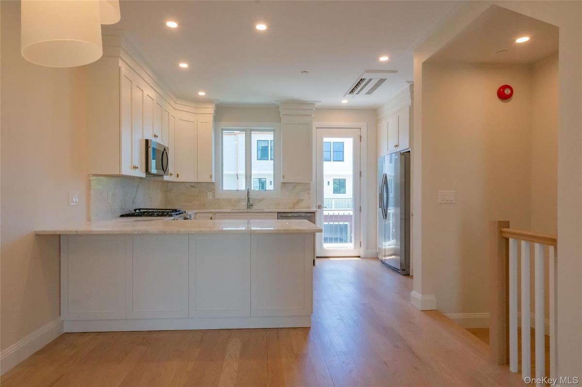 This sleek & stylish kitchen is a chef's dream, providing ample storage & workspace for all your culinary adventures.