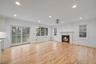 LR w/gas fireplace
