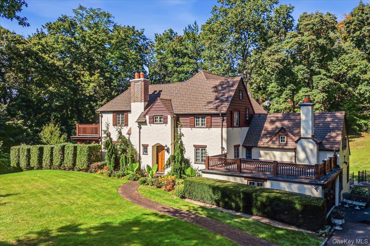 84 LUQUER RD MANHASSET
