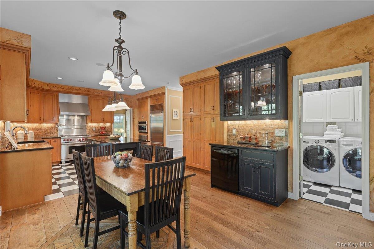 Kitchen w/Laundry and Mudroom Access
