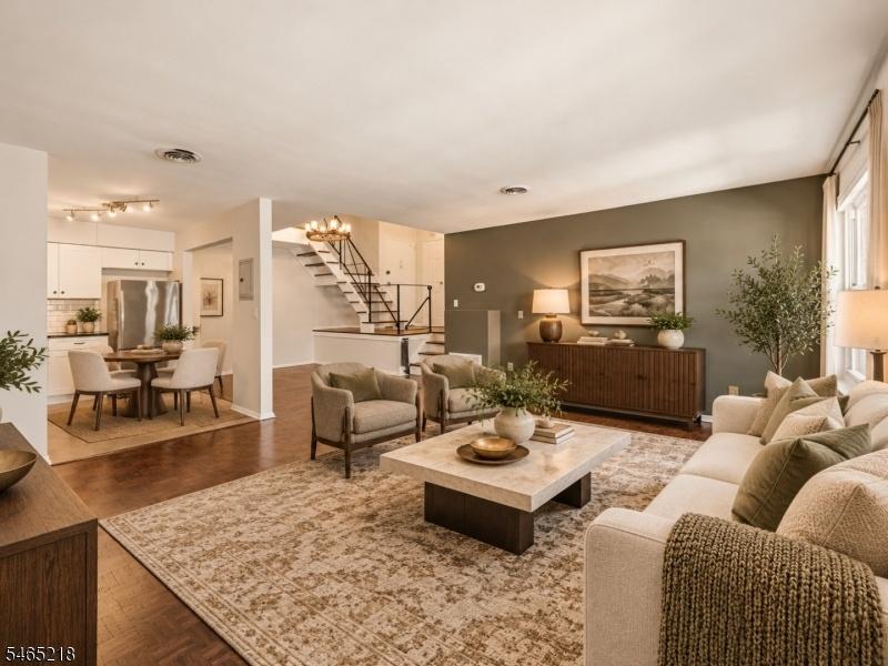 Living Room (2 of 3)