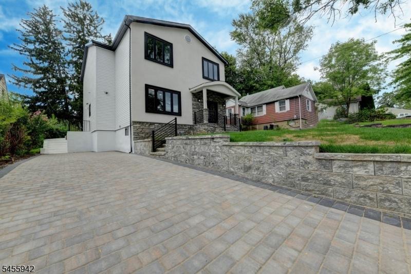 Paver Driveway for 4 cars