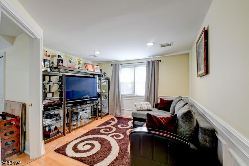 2nd LIVING ROOM