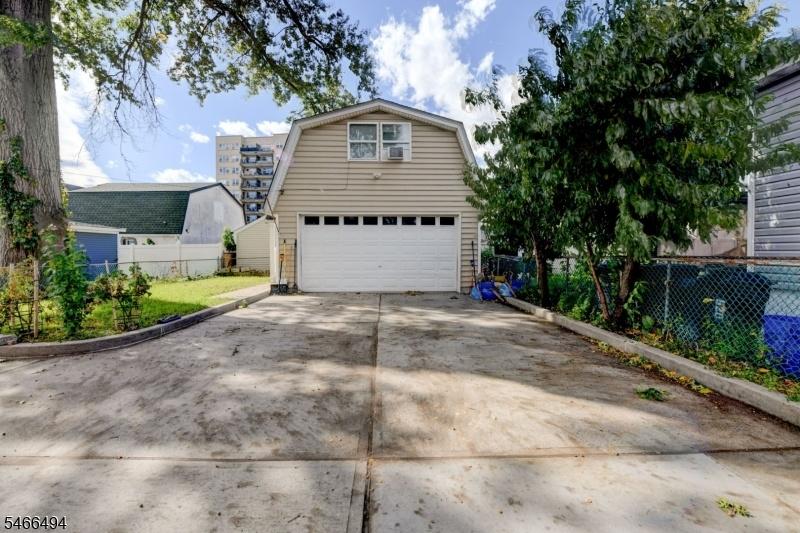 GARAGE AND LOFT