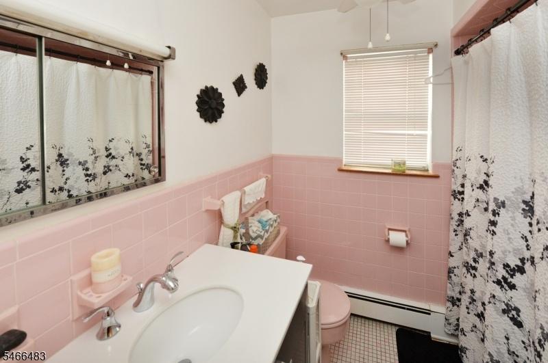 2nd Floor Full Bath