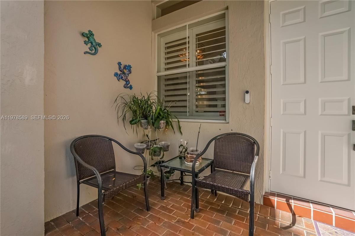 Sitting area at the front door - park your strollers and bikes