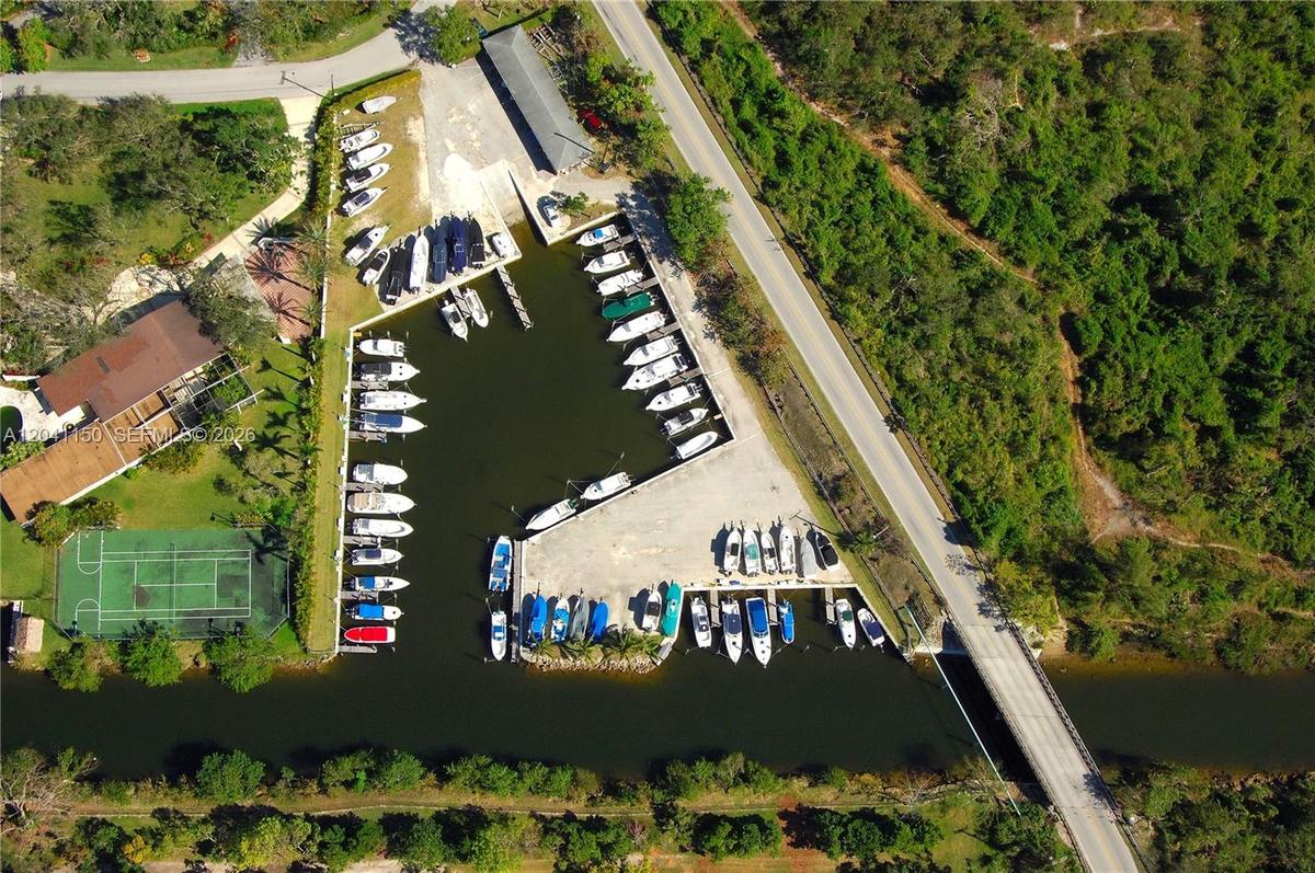 Snapper Creek marina for boats up to 40 feet