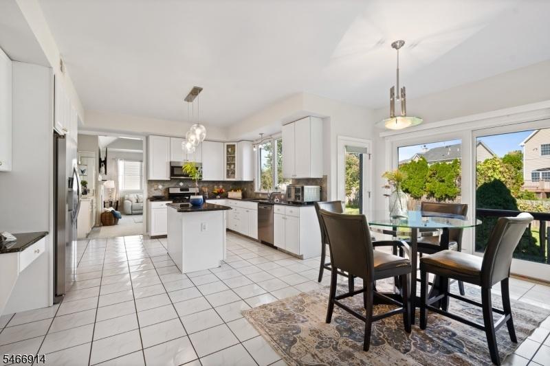 SPACIOUS KITCHEN