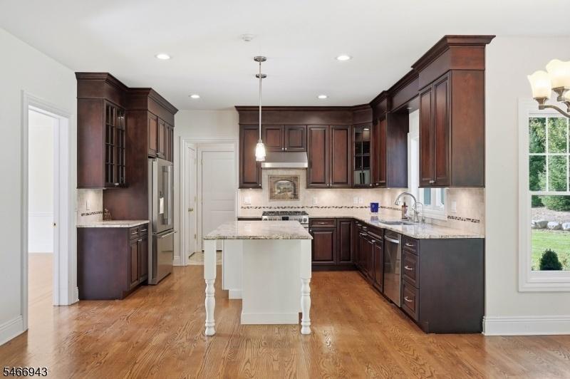 Eat-In Kitchen