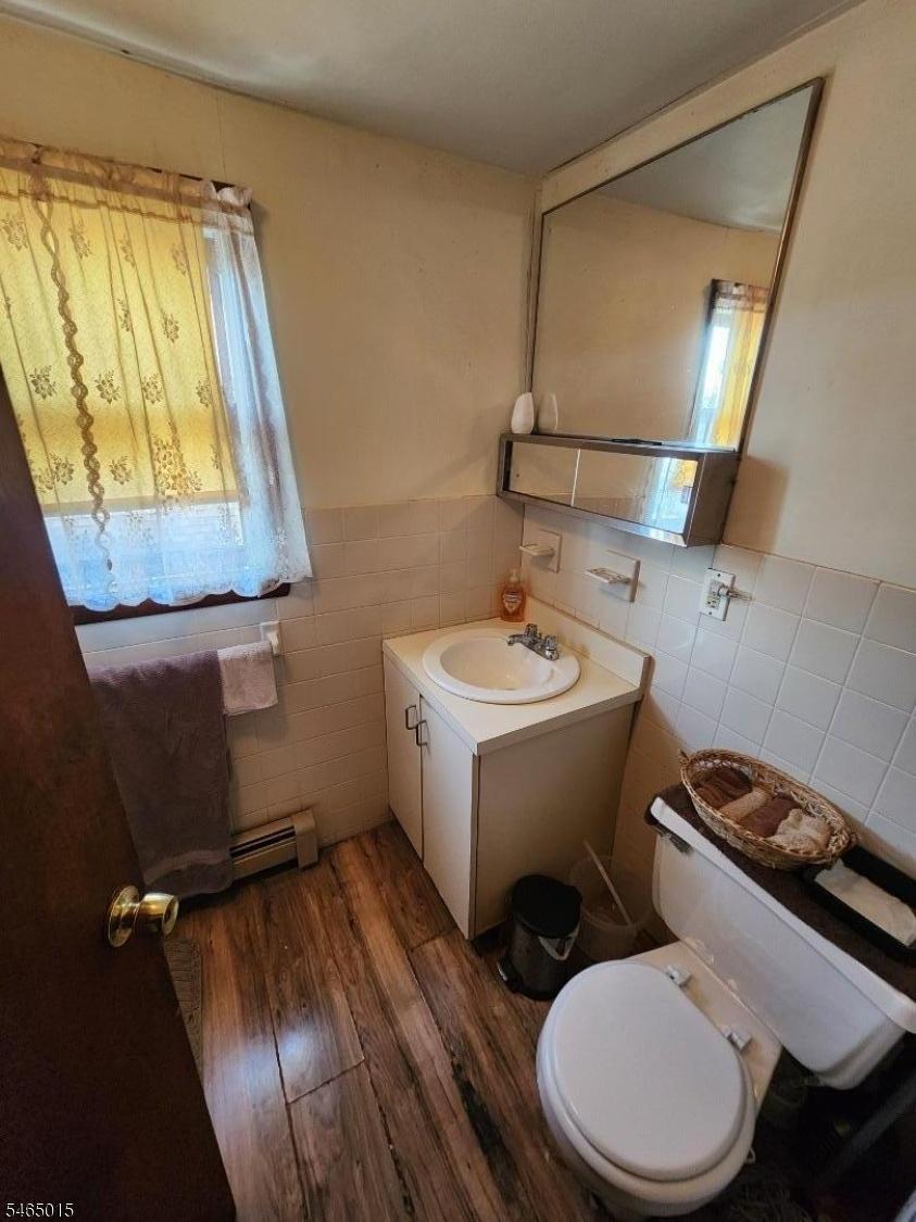 2nd Fl Bathroom