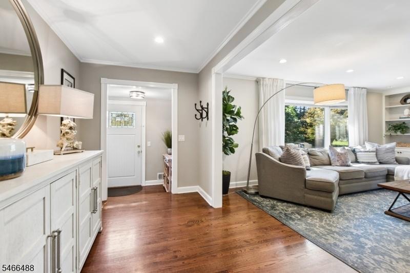 Foyer/living room