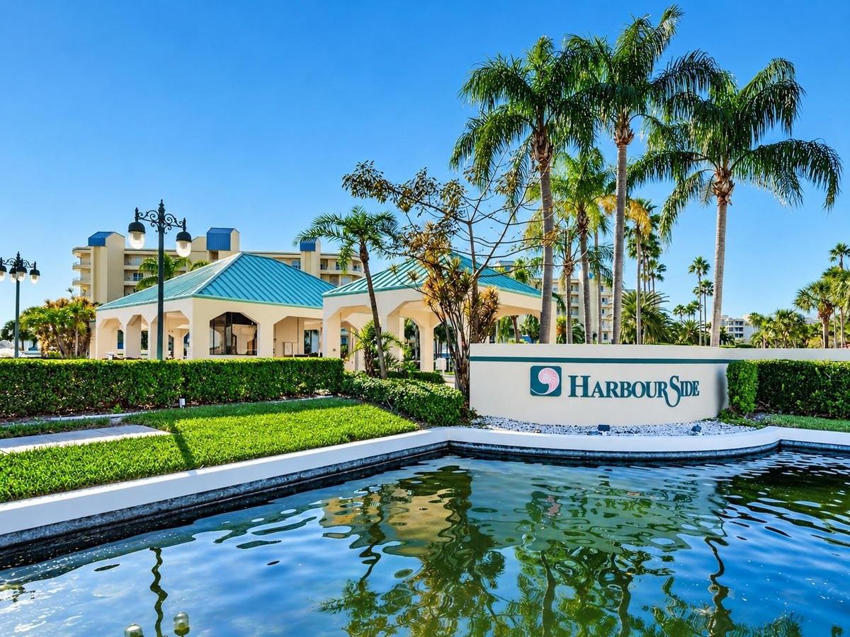 Entryway to Harbourside