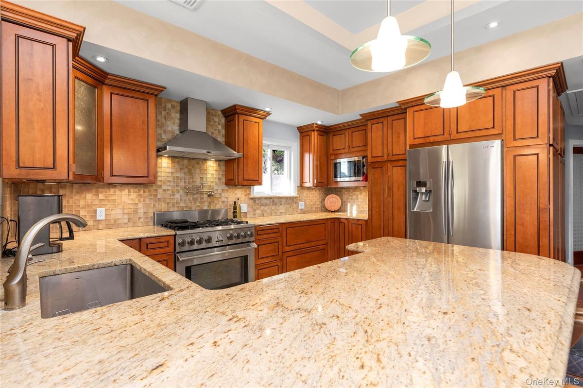 Eat in Kitchen with Island, Dual Heat Stove, Venetian Tiles, Stainless Steel