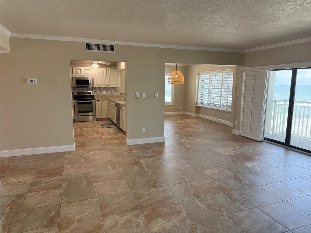 Living room/kitchen/dining