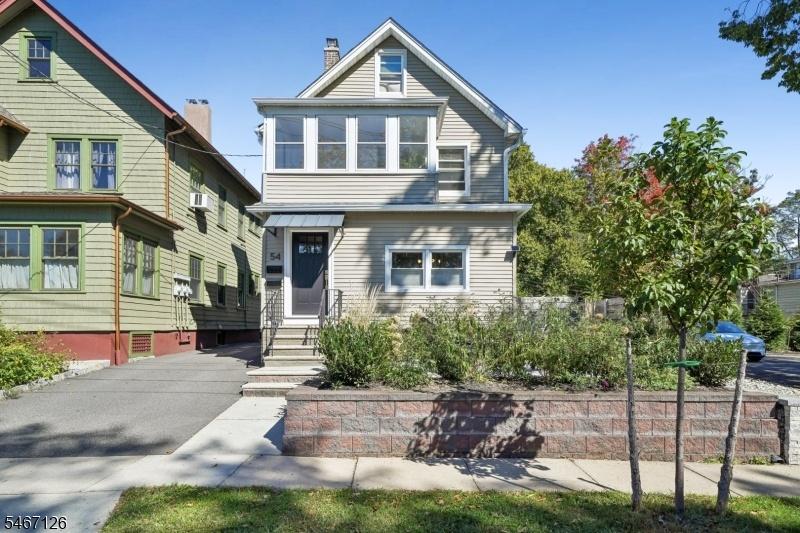 Exterior 54 Label Montclair
