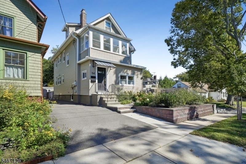 Exterior 54 Label Montclair