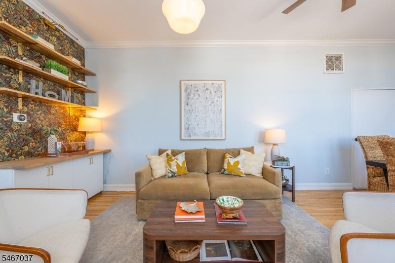 living w accent wall