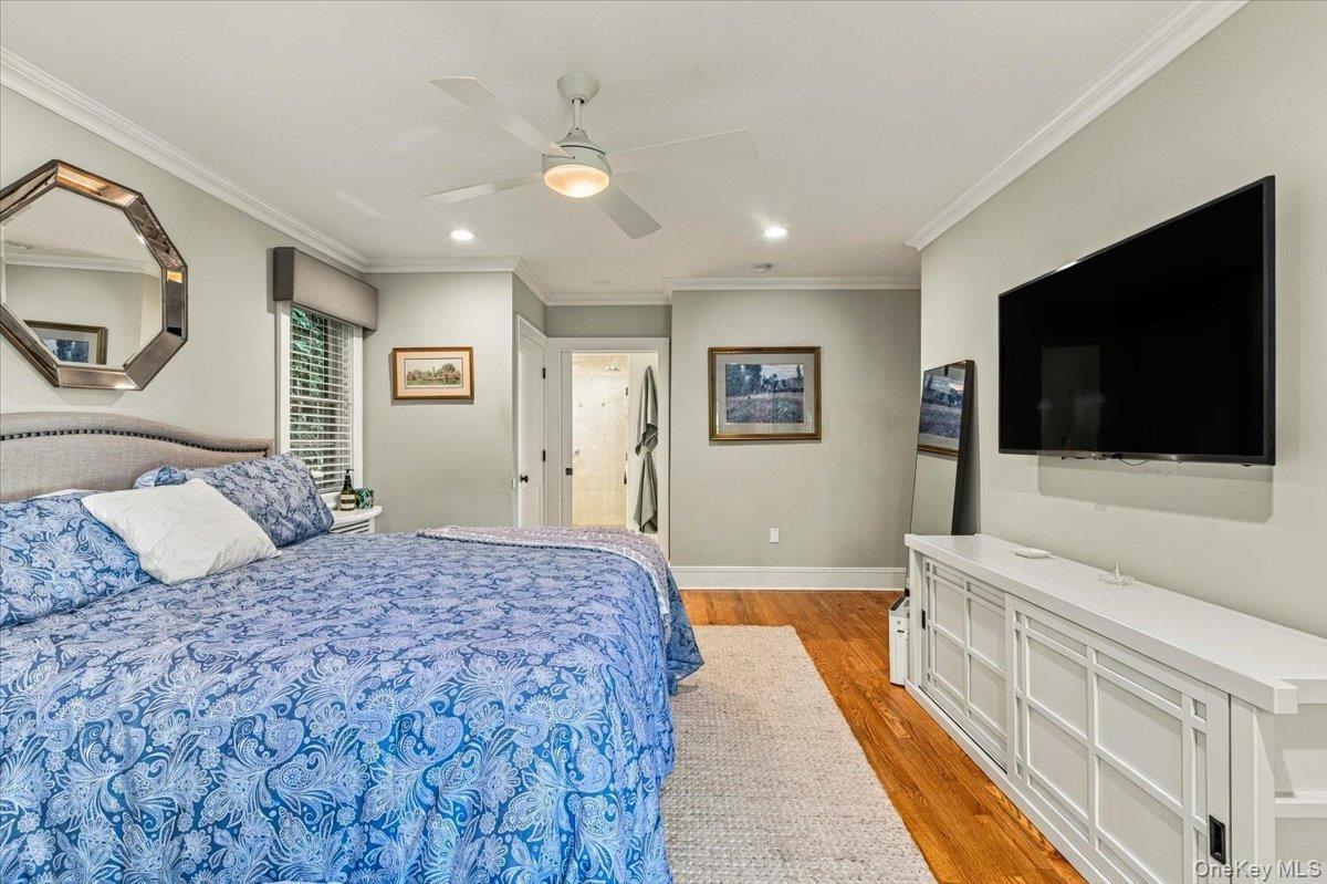 1st Floor Primary En Suite w/ Walk-in Closet