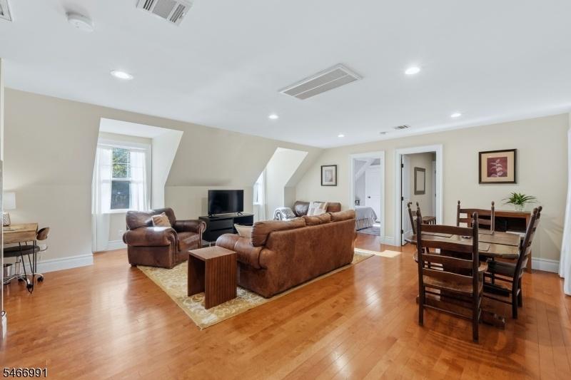 Livng Room/Dining Area