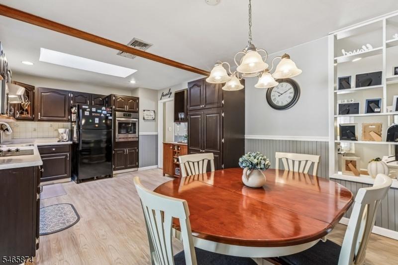 ADDITIONAL VIEW OF KITCHEN