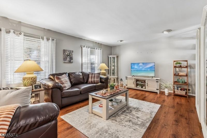 ADDITIONAL VIEW OF LIVING RM
