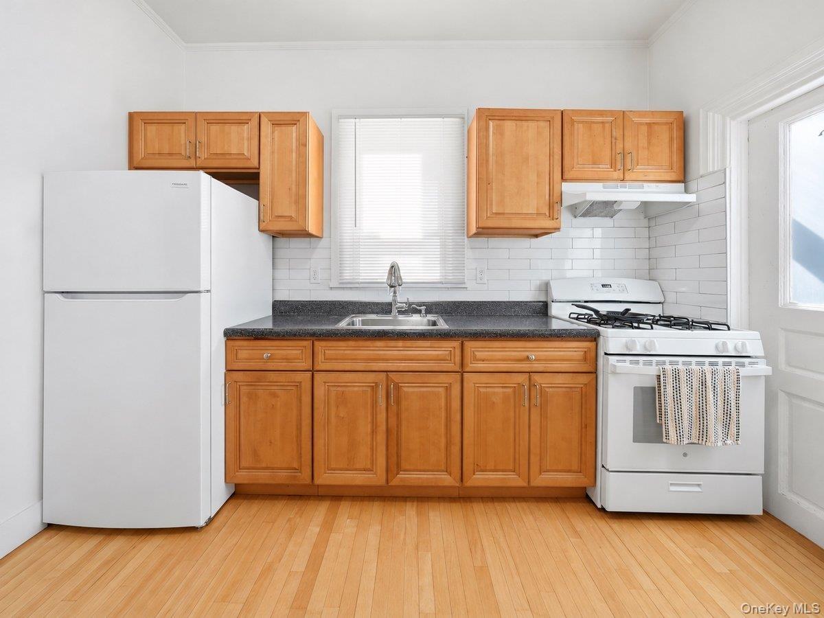 First Floor:(2 Bedroom Apartment with a rear enclosed porch)