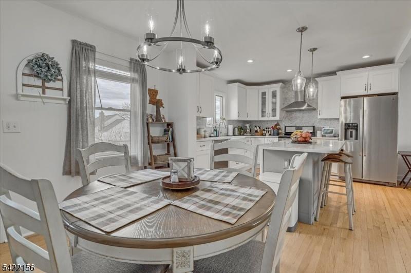 Dining & Kitchen Area