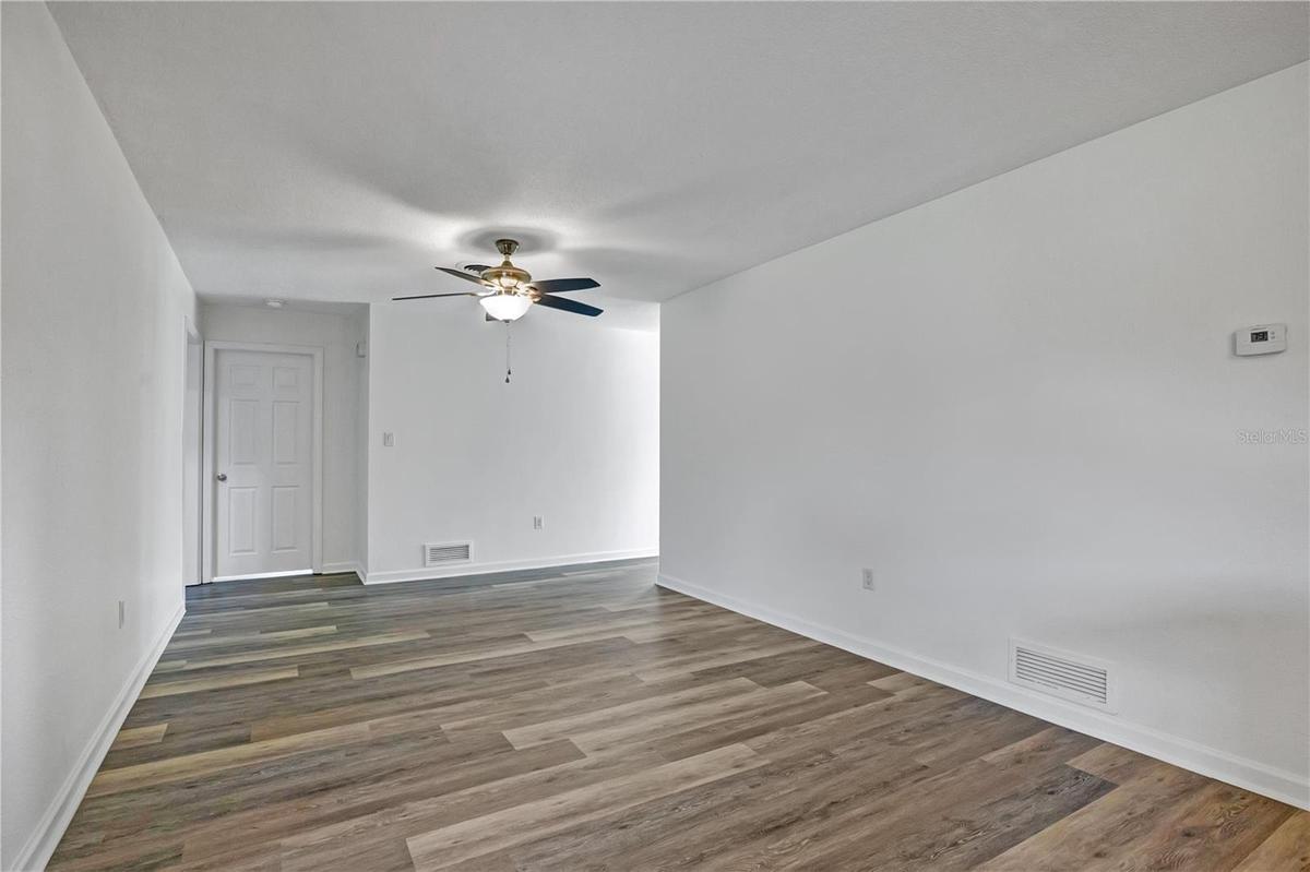 Flex room off kitchen