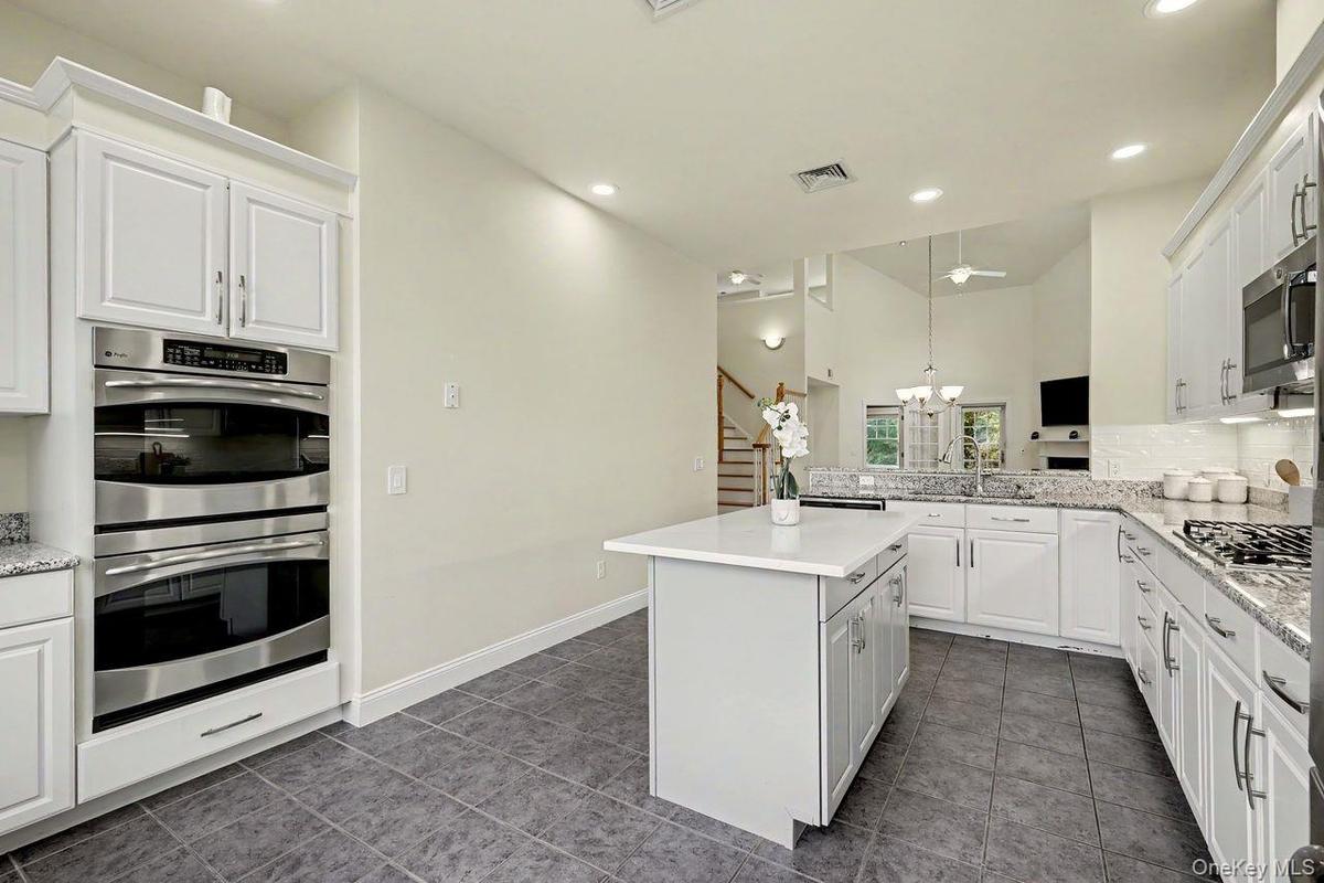 Plenty of counter space, double oven and gas cooktop.