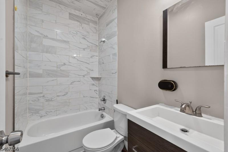 2ND FL BATHROOM