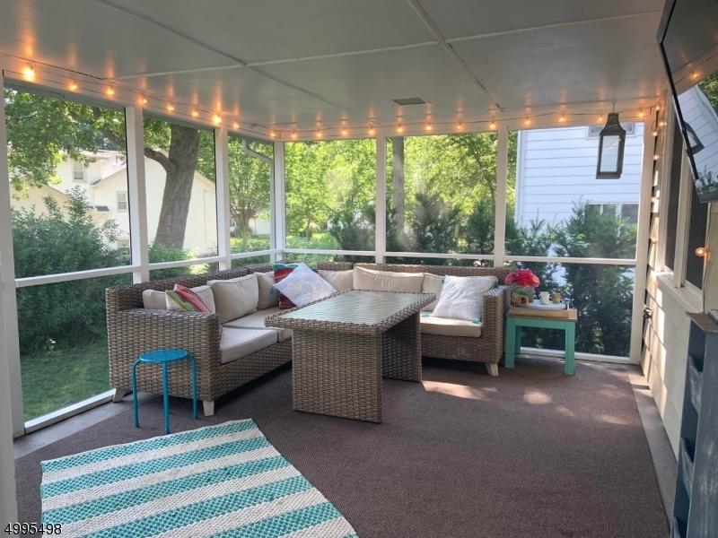 Screened in porch