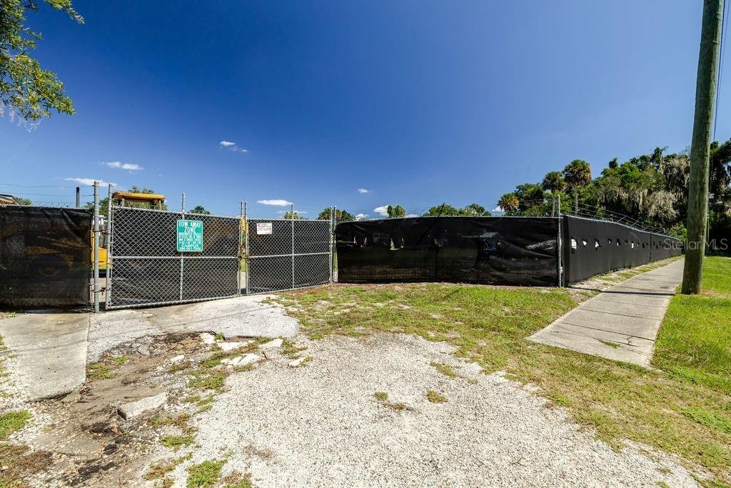 Vacant lot access facing Voorhis