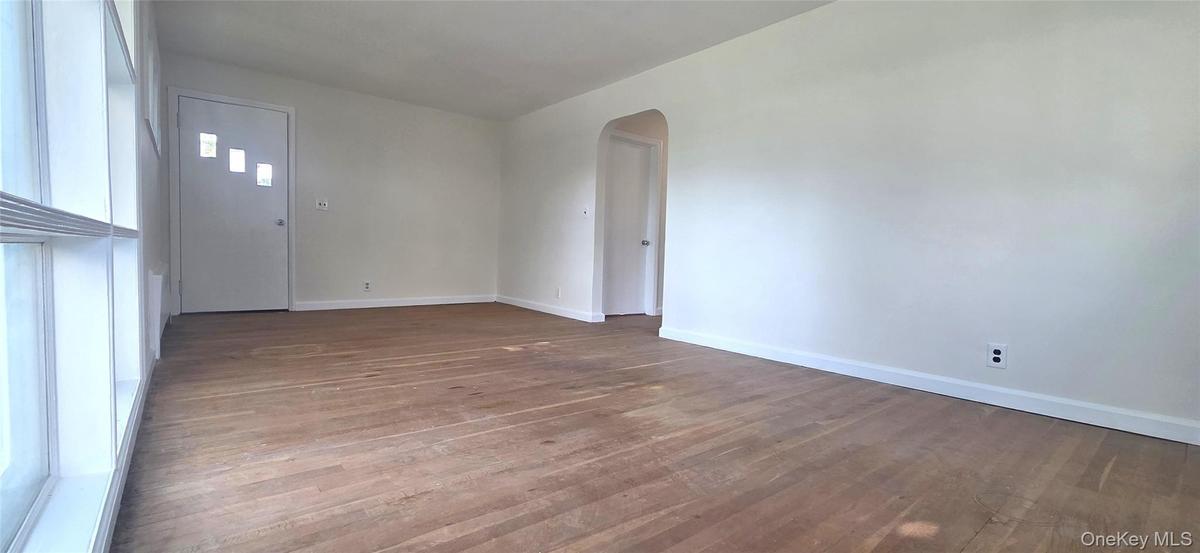 Living room/dining area combination