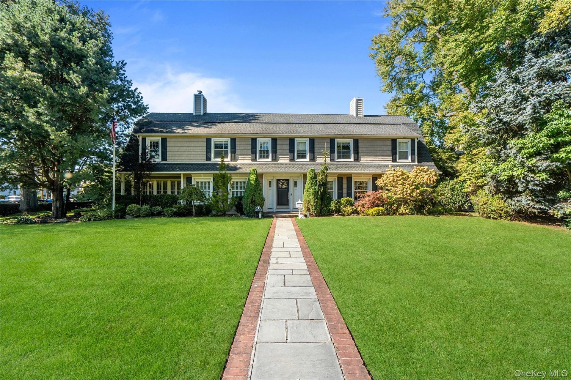 Welcome to 22 Nassau Blvd