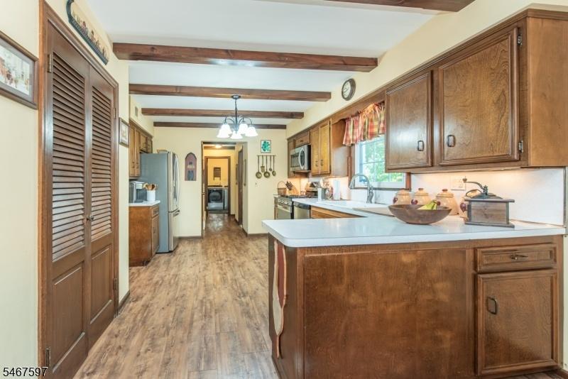 Eat-In Kitchen