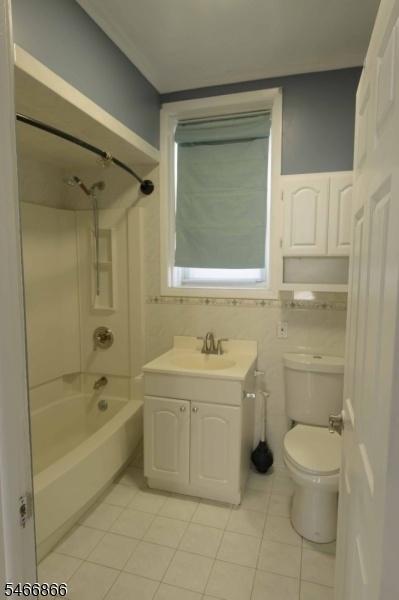 1st Floor Bathroom